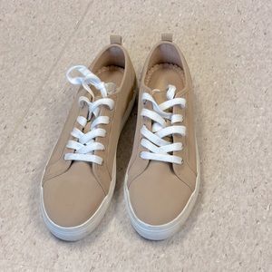 Size 10 women’s sneakers barely worn